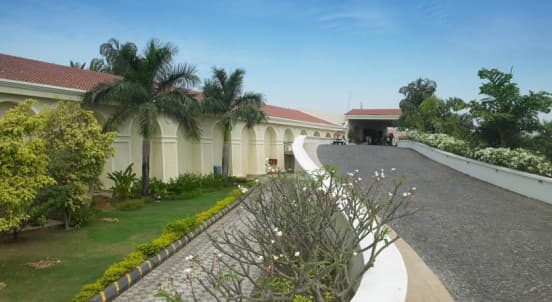 «Zuri white resort»