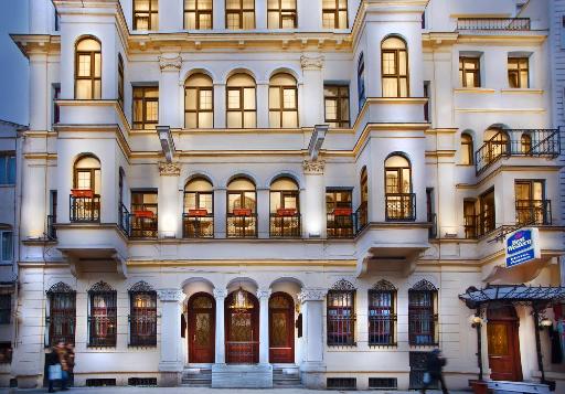 AMBER HOTEL